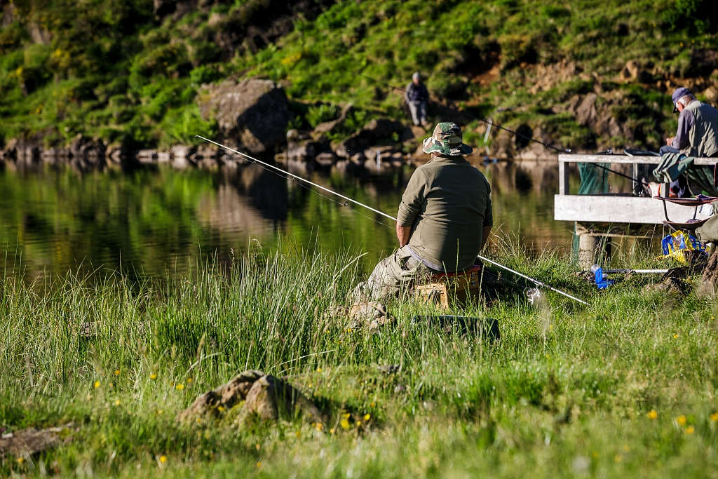 pêche au bord de la rivière les Cabannes